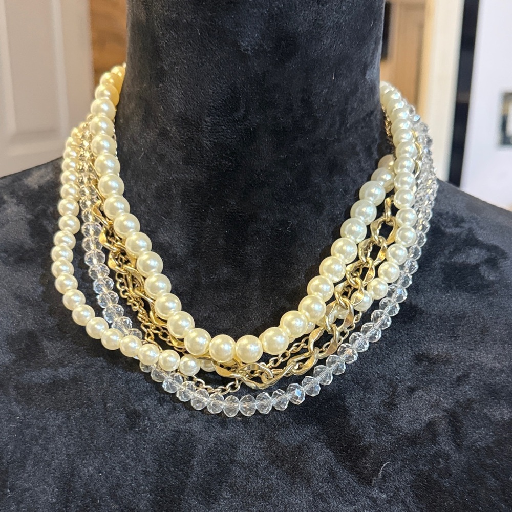 Elegant Gold and Silver Pearl Necklace